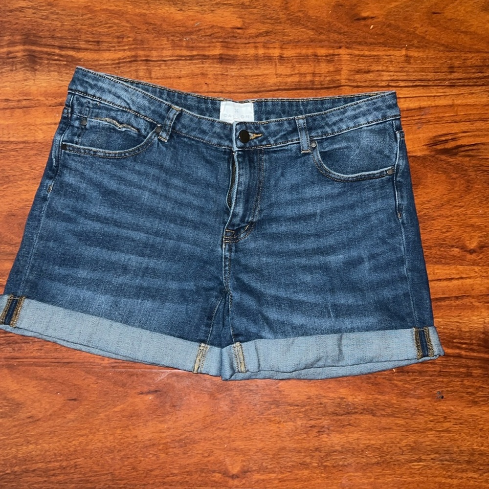 Caslon size 29 boyfriend jeans shorts.